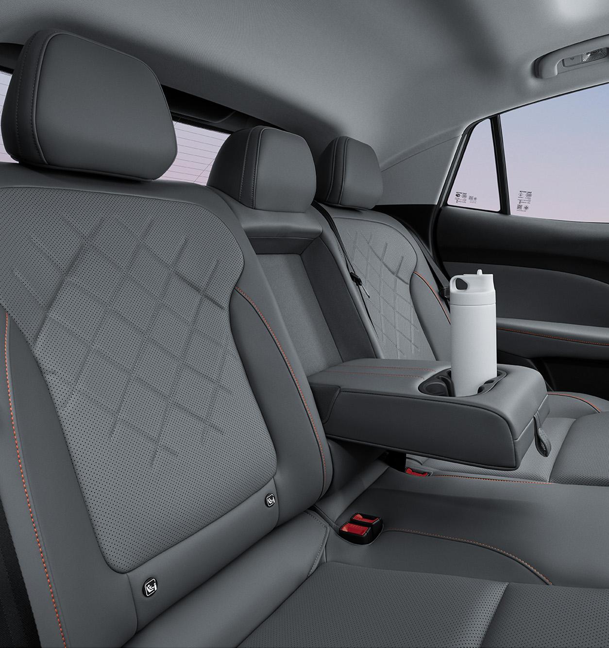 SPACIOUS REAR SEATS